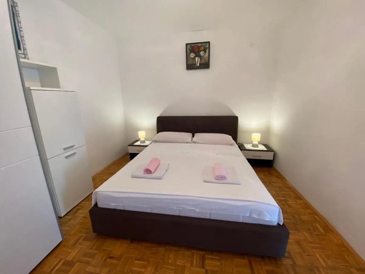 Porat Apartment Starigrad Paklenica Croatia
