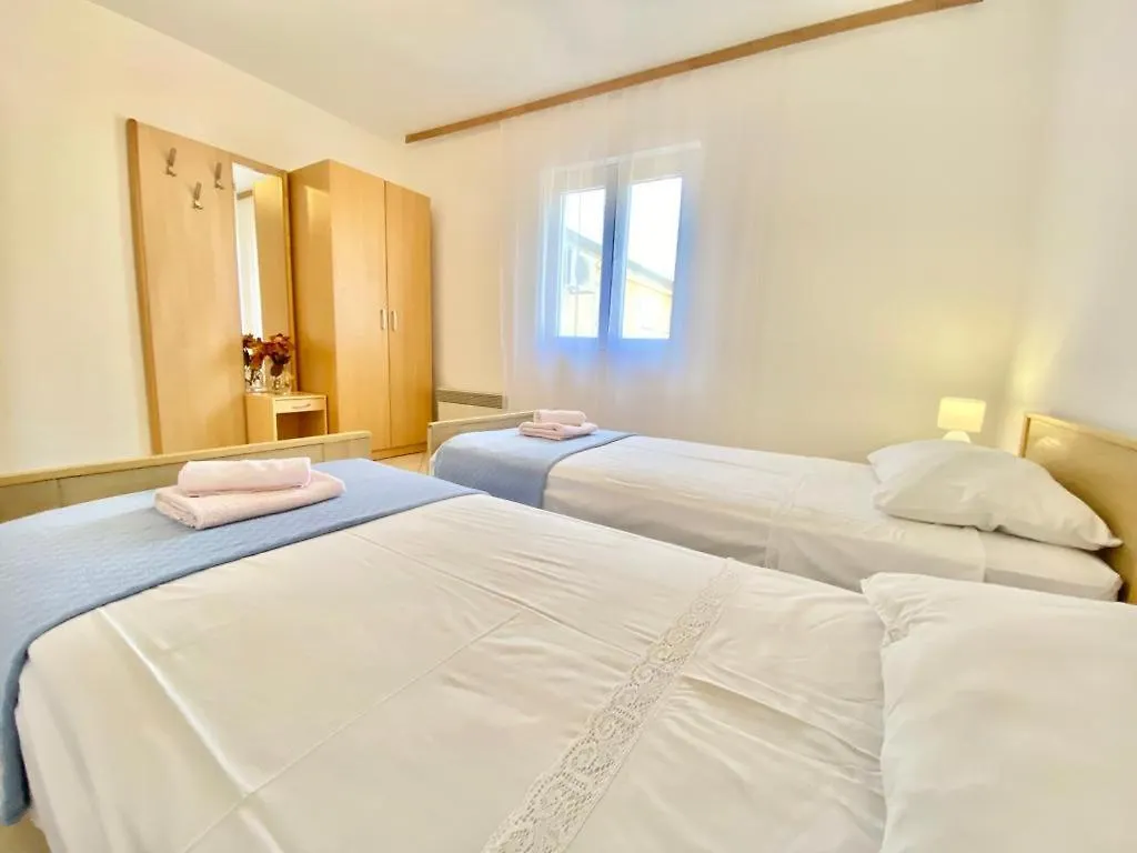 Porat Apartment Starigrad Paklenica Croatia