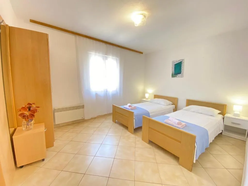 Porat Apartment Starigrad Paklenica 0*,