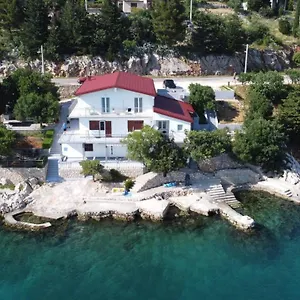 Mila Starigrad Paklenica